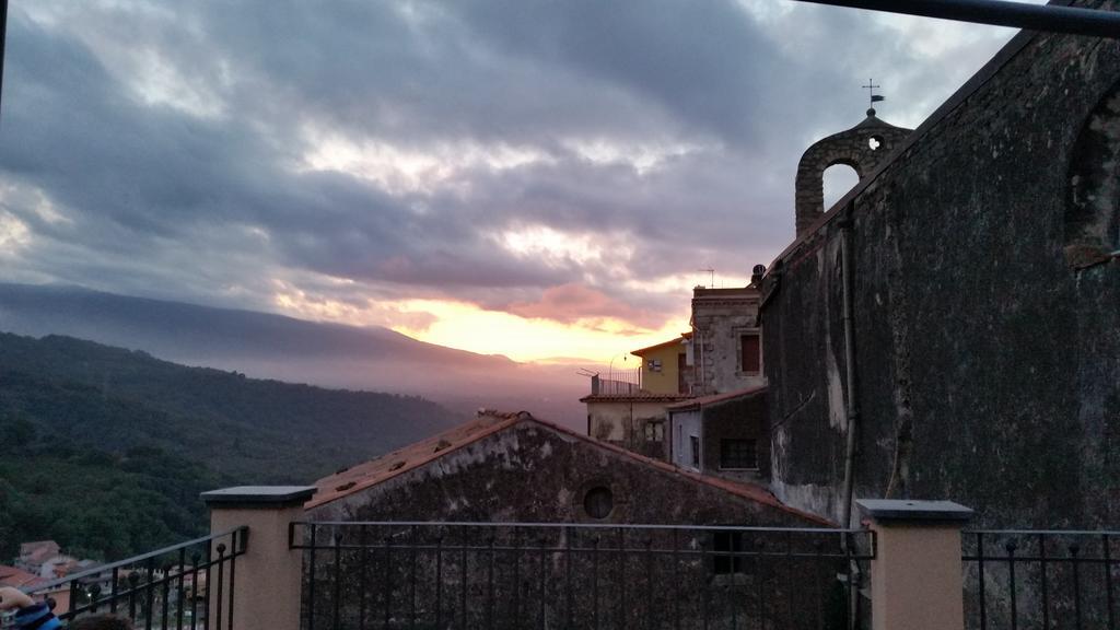 Cento Tari' Guest House Castiglione De Sicilia Esterno foto