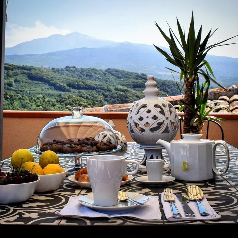 Cento Tari' Guest House Castiglione De Sicilia Esterno foto